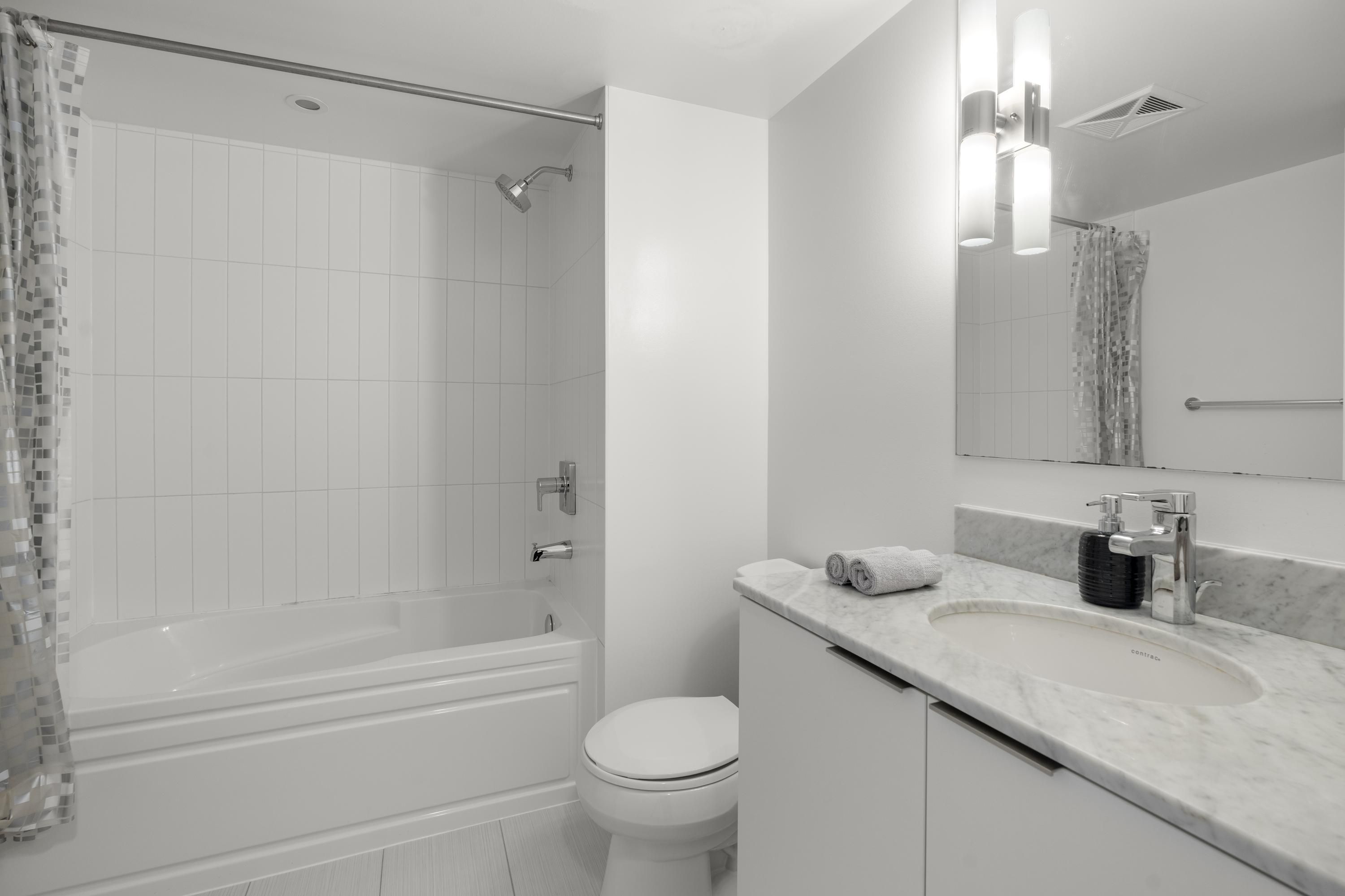 Luxury-Apartment, 2 Schlafzimmer, Nichtraucher, 2 Bäder | Badezimmer | Kostenlose Toilettenartikel, Haartrockner, Handtücher, Seife
