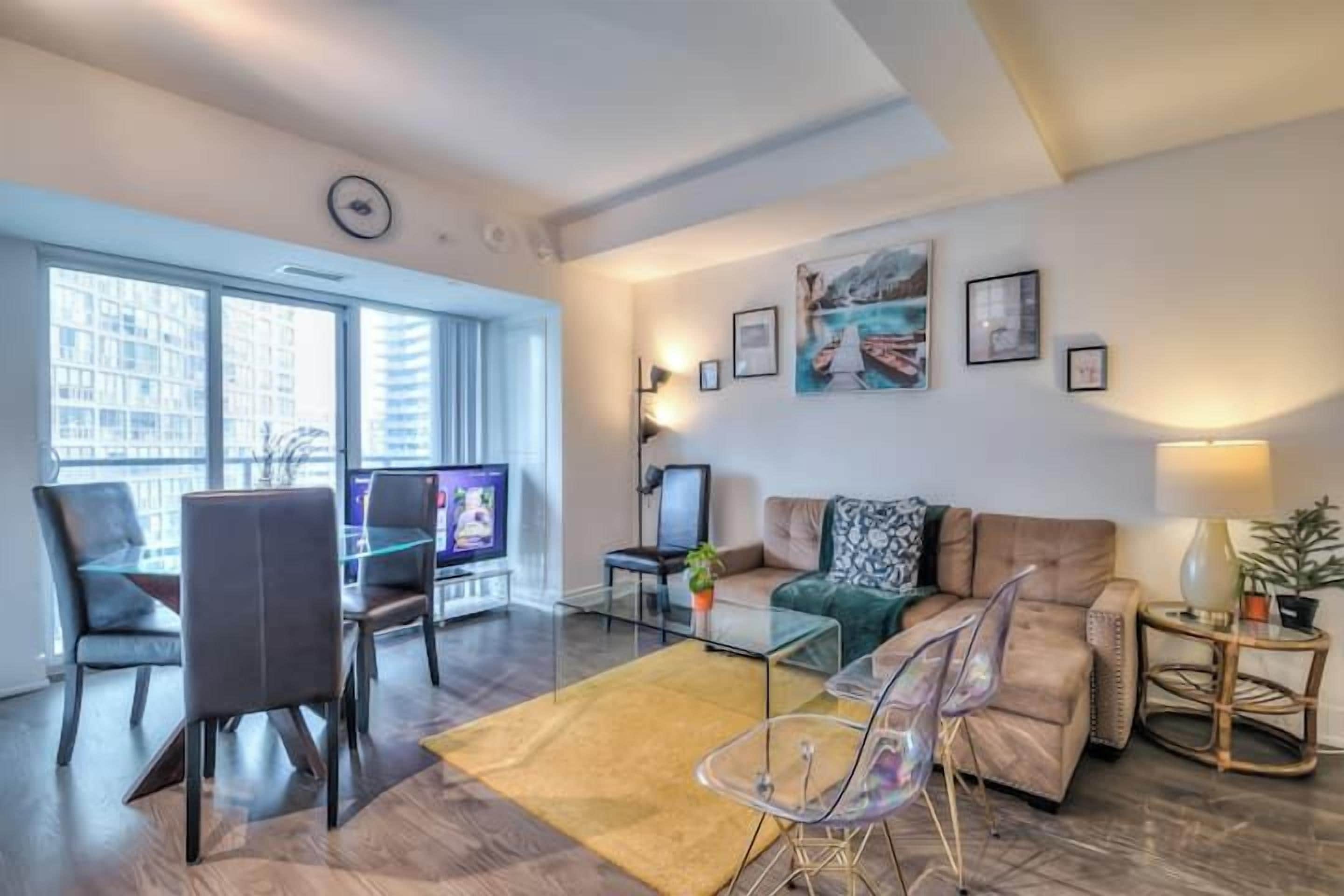 Luxury-Apartment, 2 Schlafzimmer, Nichtraucher, 2 Bäder | Wohnbereich | 50-Zoll-Fernseher mit Digitalempfang