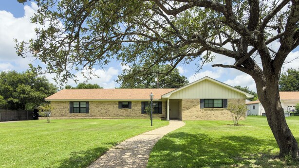 Exterior - 3/2   2 Kings, 1 Queen  /parking available for 8 vehicles/4.5 miles to Kyle (Bryan)