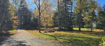 3-bedroom Eden Escape within 30 minutes of a host of Vermont attractions!