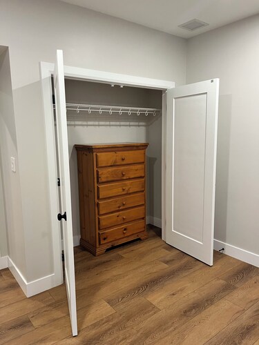 Private Country 2 Bedroom with Private Entrance & Full Kitchen