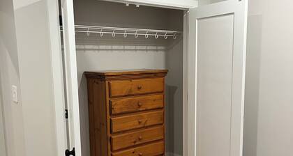Private Country 2 Bedroom with Private Entrance & Full Kitchen
