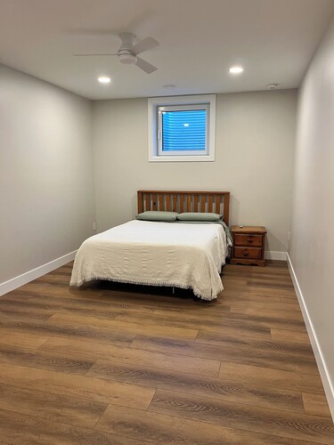 Private Country 2 Bedroom with Private Entrance & Full Kitchen
