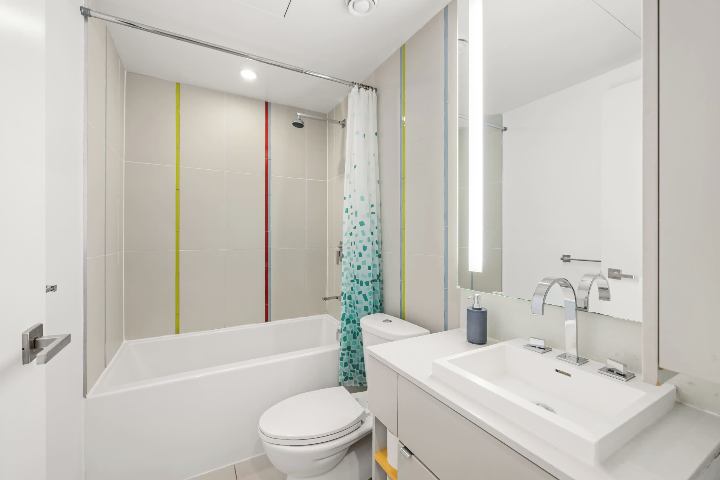 Dusche, Haartrockner, Shampoo