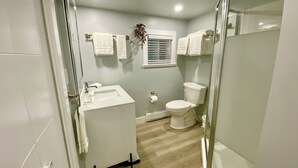 Bathroom - Gibsons Modern 1BR Cottage Near the Ocean. Pet-friendly! (Gibsons)