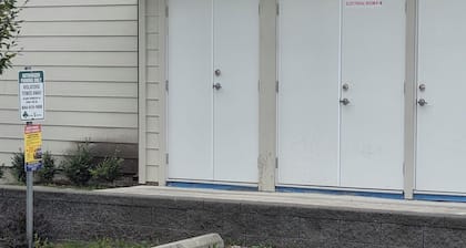 Serene 1-bedroom townhome in welcoming Surrey neighborhood
