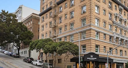 Celebrate NYE in San Francisco — Luxury 1BR Hotel Suite