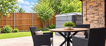 Pet Friendly Trophy Club 3BR Retreat, Swim Spa, Huge Patio. Office, Near Schwab