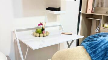 Iron/ironing board, internet, bed sheets