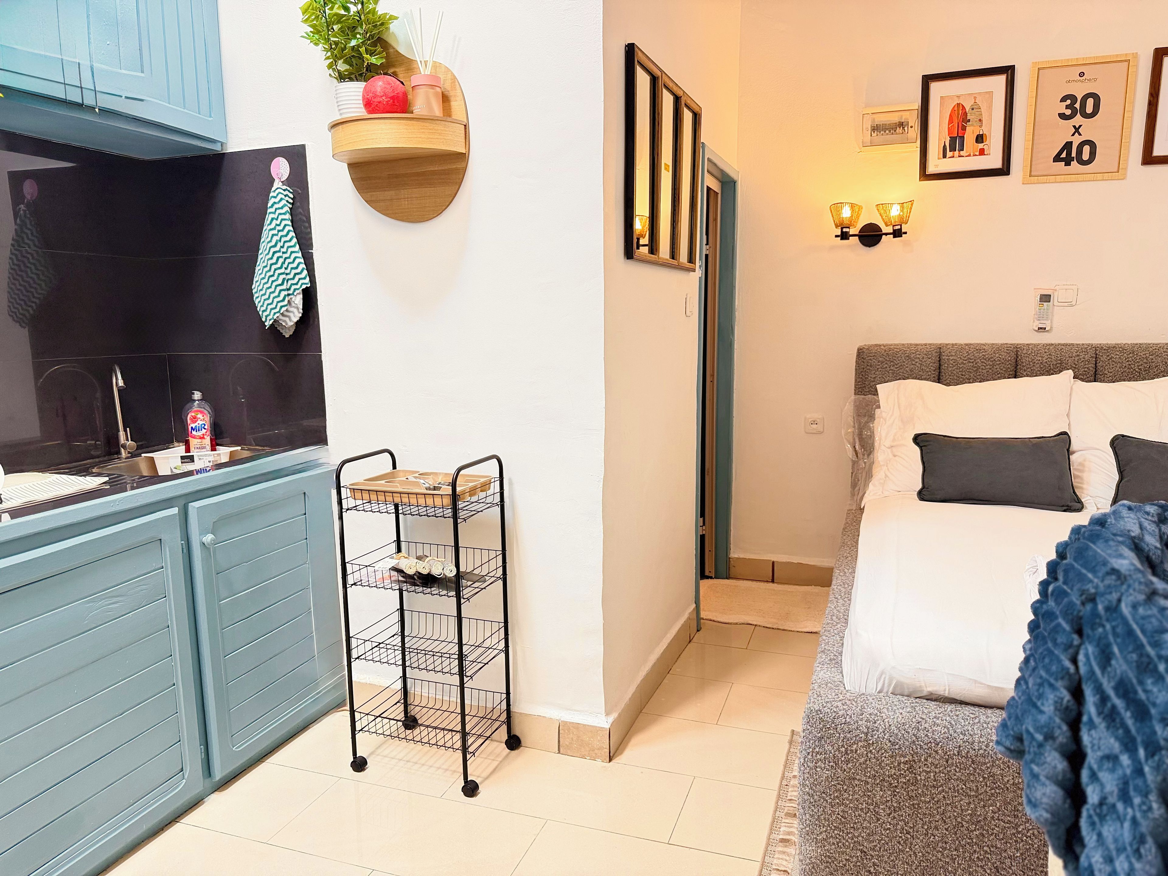 Iron/ironing board, internet, bed sheets