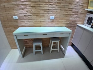 Interior - SHB - 3 Suítes a 2 min praia (Guarujá)