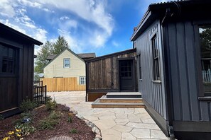 A residential area with a stone patio, wooden fences, and houses with different architectural styles. - Walk to Slopes & Main St from Historic Modern House (Breckenridge)