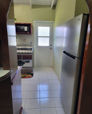 Paper towels - JMK Stays - 3-bedroom house in lovely Saint Johns with cool AC breeze (Saint Johns)