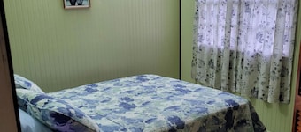 JMK Stays - 3-bedroom house in lovely Saint Johns with cool AC breeze
