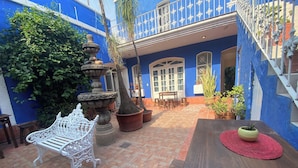 Outdoor dining - HOSTEL & LOFTS CASA LUMA (Guadalajara)