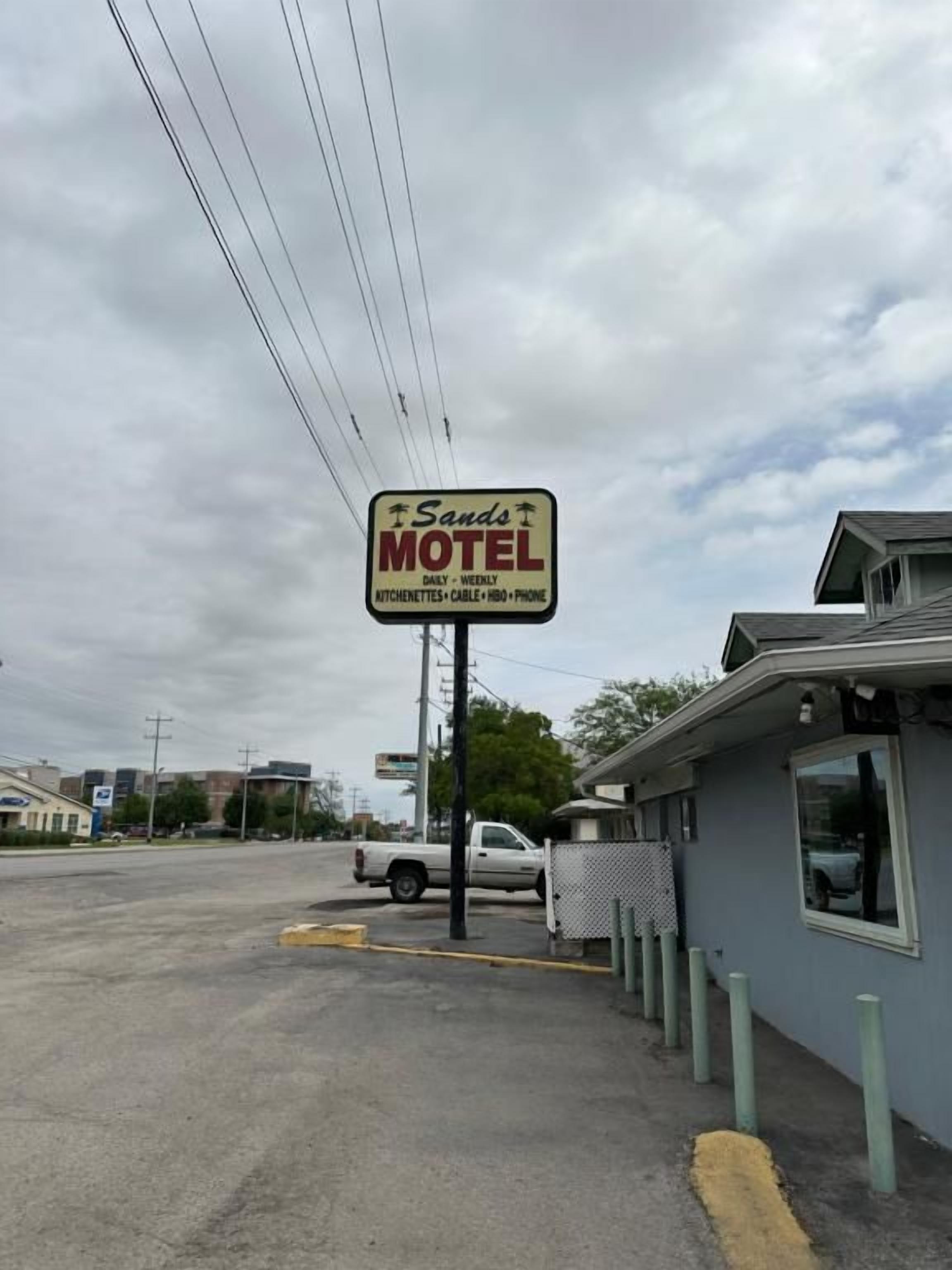 A motel sign with amenities listed.