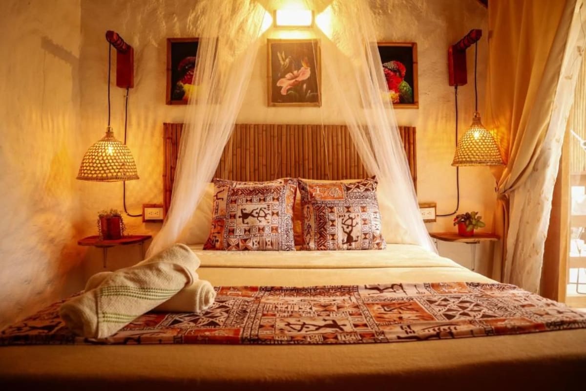 Deluxe-Doppelzimmer, Balkon, Flussblick | Verdunkelungsvorhänge, kostenloses WLAN