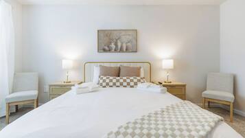 Desk, travel cot, free WiFi, bed sheets