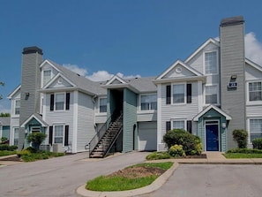 A row of townhouses with a central staircase leading to the second floor. - Landing | Spectacular 1BD, Clubhouse, Gym (Murfreesboro)