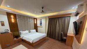 Laptop workspace, iron/ironing board (on request), free WiFi - Hotel Vista View (Indore)
