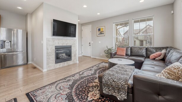 Living area - Spacious, modern, 3 levels of living space in Centeral Park Denver (Denver)