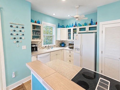 Crosswinds Cottage - Private Waterfront Escape Off The Runway + Golf Cart