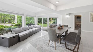 Dining - Cozy Tiny Cottage Retreat | Near Georgian Bay (Tiny)