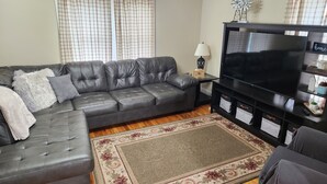 Living area - Spacious 5-bedroom farmhouse in serene Wabash County near Mississinewa reservoir (Wabash)