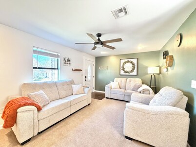 Remodeled 2BR Home • Sleeps 6 • Family + Work Ready • Full Kitchen