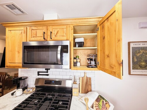 Remodeled 2BR Home • Sleeps 6 • Family + Work Ready • Full Kitchen