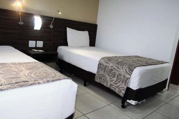 Stretch out with twin beds—ideal for friends or family stays.