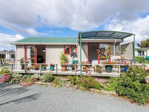 Mangawhai Holiday Bach With Heated Pool