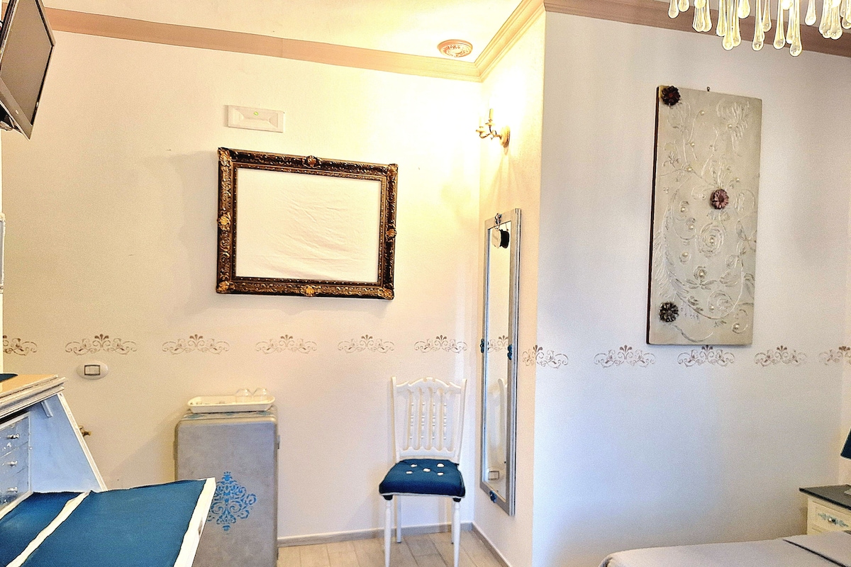 Comfort Double or Twin Room, Balcony, Garden View | Meja, ruang kerja komputer riba 