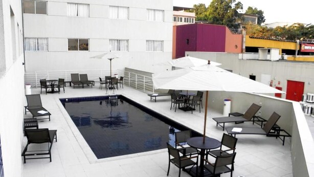 Pool - 2 Units, Modern Stay with Outdoor Pool & Sauna, Near Museu Ciência e Vida (Rio de Janeiro)