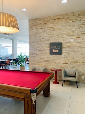 Challenge friends to a quick game beside the cozy lounge. - 4 Units | Vibrant Stay | Pool, Breakfast & Sauna | Near Museu Ciência e Vida (São João de Meriti)