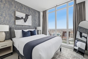 A hotel room with a large bed, a city view, and a modern design. - Sleek Downtown Penthouse Apartment , Free Parking (Toronto)