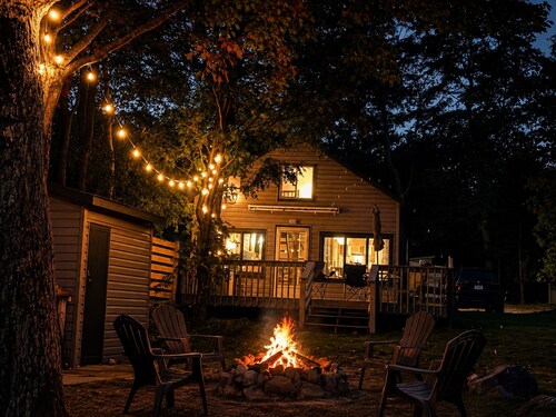 Northern Lakeshore Cottage.