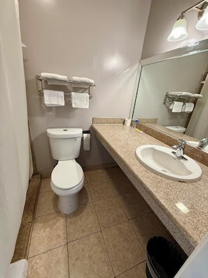 Bathroom - VEGAS MOTEL (Los Angeles)