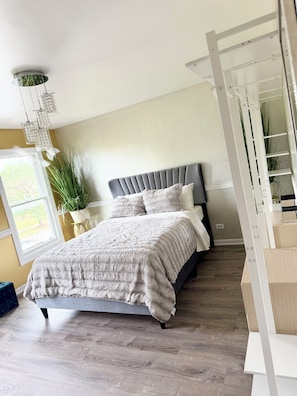 A bedroom with a bed, a potted plant, and a staircase. - Spacious 7-bedroom house with AC in wonderful Naperville (Naperville)