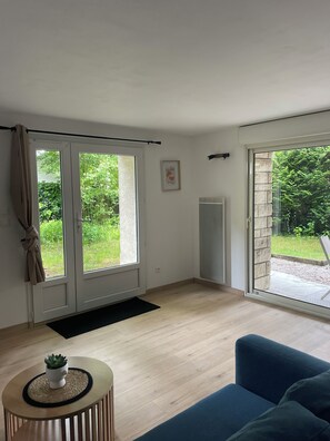 Living area - Vrbo Property (Angoulême)