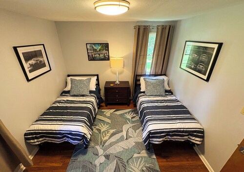 Spacious 3BR Happy Valley Home - WALKING DISTANCE 2 CASINO - Sleeps 6