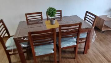 Family Apartment | Dining