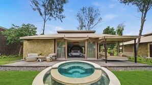 Ảnh chưa phân loại, 2 trong số 28 ảnh, nút