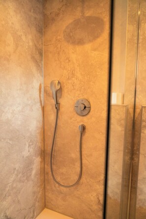 Bathroom - Vrbo Property (Erbach)