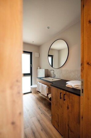 Bathroom - Vrbo Property (Erbach)