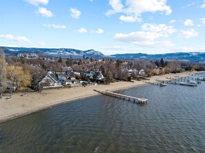 Beach - Luxury Lakefront Escape on Okanagan Lake (Kelowna)