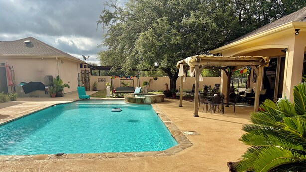 Pool - The Bunkhouse at SoJo Ranch 1br Cozy Poolside Efficiency (Schertz)