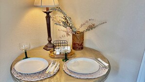Dining - The Bunkhouse at SoJo Ranch 1br Cozy Poolside Efficiency (Schertz)