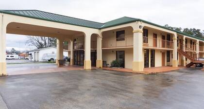 Days Inn & Suites by Wyndham Brewton