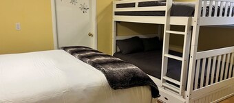 Pet Friendly Lakeview Suite with Private Hot Tub